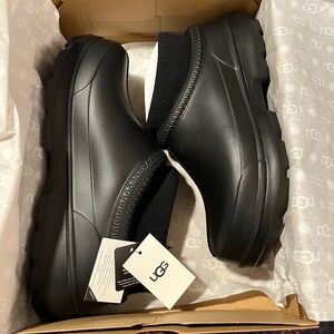 UGGS Womens Black Tasman X